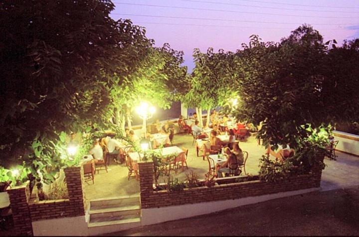 Pansion Alexandros Hotel Пелекас Екстериор снимка